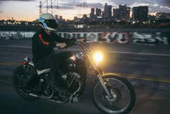 Bell Bullitt Speedway Helmet -Motorcycle Helmet Store bell bullitt speedway helmet gloss vintage white blue in action 59503.1697132703