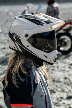 Bell MX-9 Adventure MIPS Alpine Helmet -Motorcycle Helmet Store bell mx 9 adventure mips alpine helmet gloss white black worn 01609.1696903857