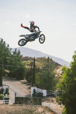 Bell MX-9 MIPS Spark Helmet 23 Bell MX-9 MIPS Spark Helmet -Motorcycle Helmet Store bell mx 9 mips helmet on rider 57830.1672411149