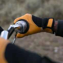 Biltwell Bantam Gloves -Motorcycle Helmet Store biltwell bantam gloves tan 2 72012.1561439650