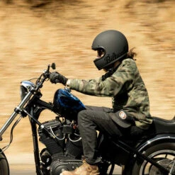 Biltwell Gringo Factory ECE Helmet -Motorcycle Helmet Store biltwell gringo factory ece 22 05 helmet flat black in action 11304.1695598062