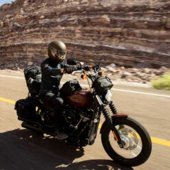 Biltwell Gringo S ECE Helmet Solids -Motorcycle Helmet Store biltwell gringo s ece 22 05 helmet flat chocolate in action 90136.1695522693